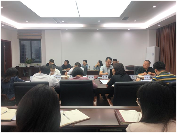 加強學(xué)習(xí)，深入開展調(diào)查研究，全面增強擔(dān)保本領(lǐng)——市擔(dān)保公司黨支部書記上黨課